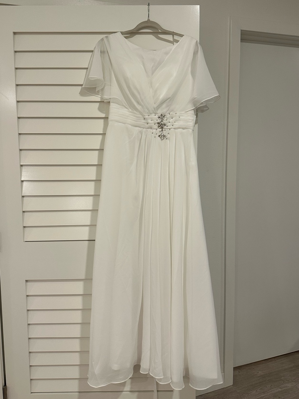 Elegant White Lace-Up Maxi Dress